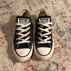 Black lowtop converse